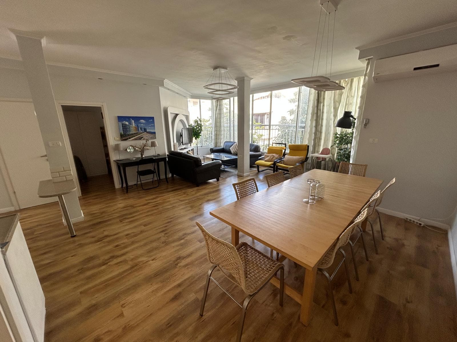 🏡 למכירה בלב העניינים של תל אביב – חלל עצום שמחכה לטאצ' שלכם!