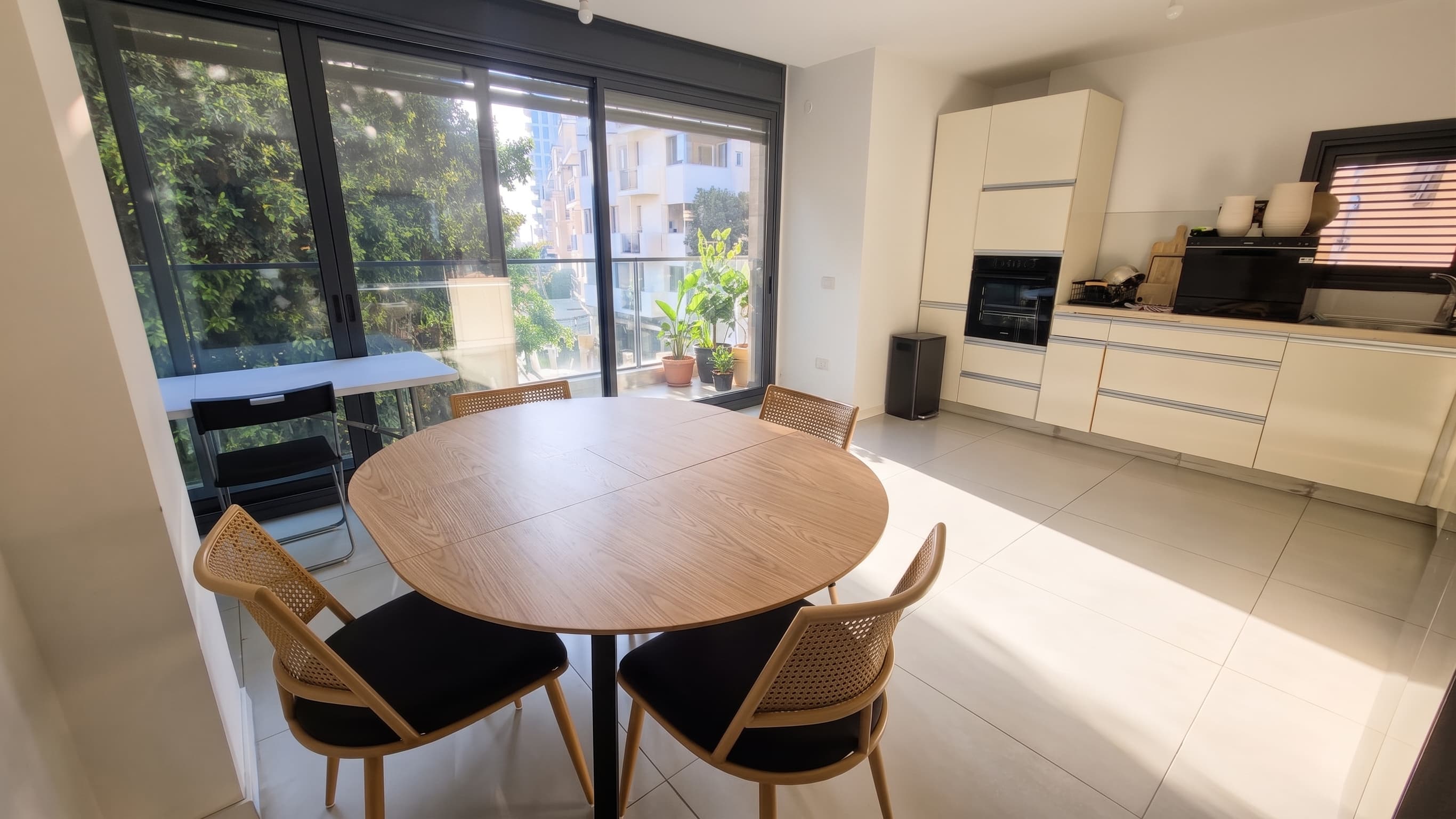 🏡 למכירה 4 חדרים בת שנה בצפון דיזנגוף - דירת חלומות אדריכלית מול השקיעה!